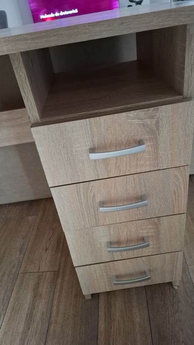 Vând birou, scaun birou, și comodă