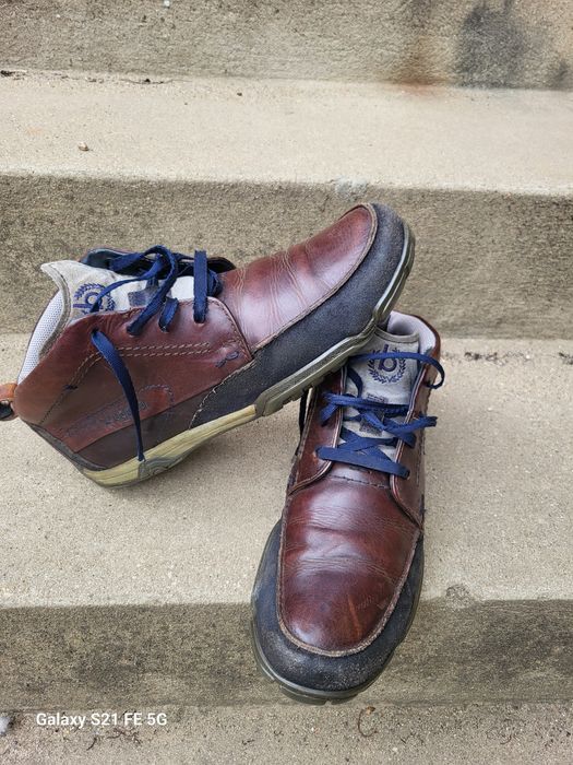 Ghete piele Bugatti marimea 44  100 ron