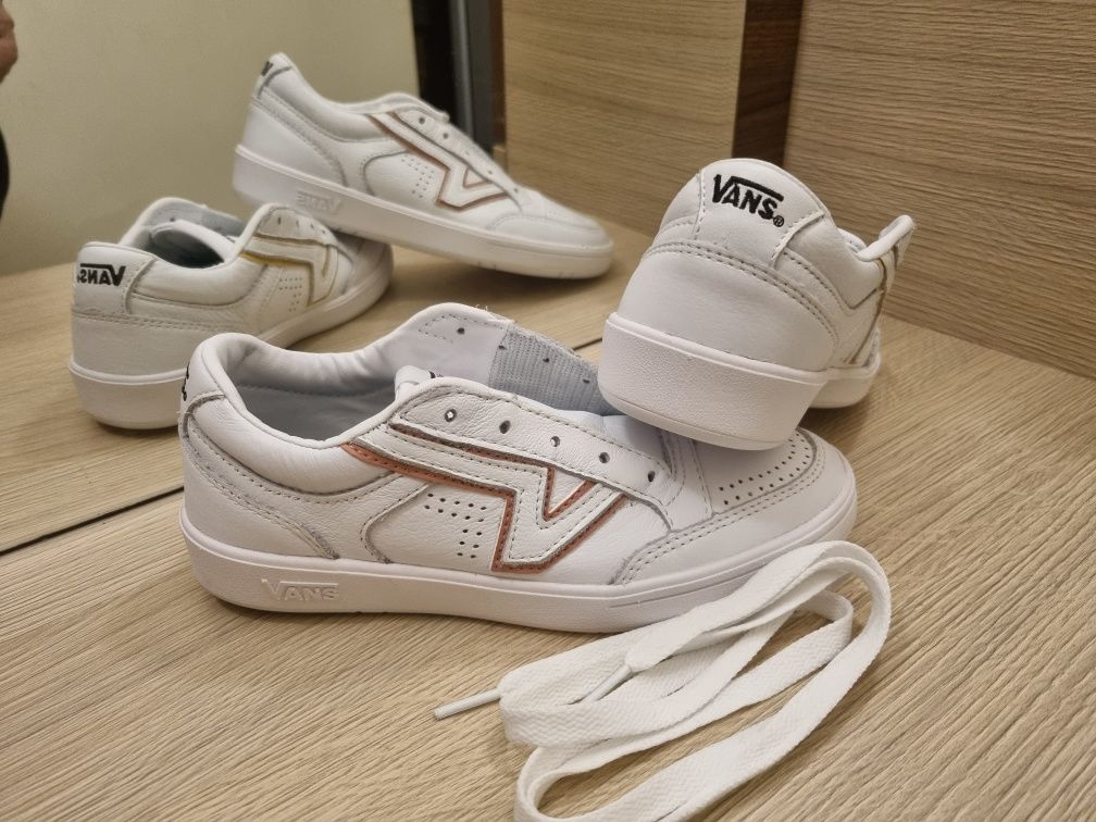 Vans кецове от естествена кожа, номер 35