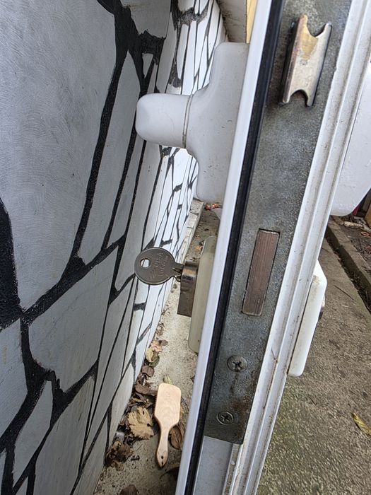 Алуминиева врата