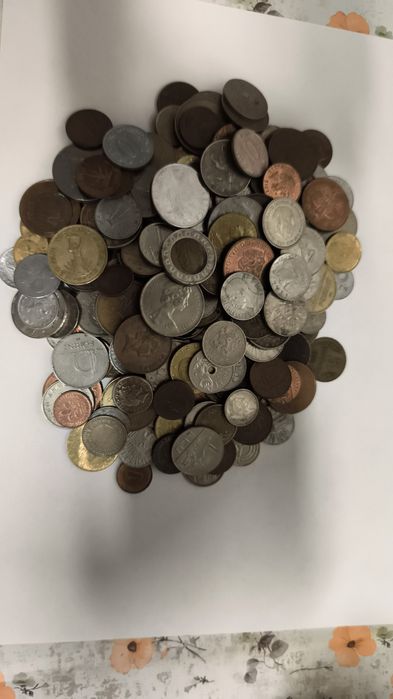 Vand loturi de 250 monede la 45 lei lotul