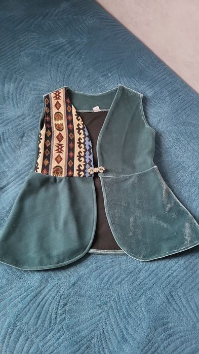 Жилетка на девочку