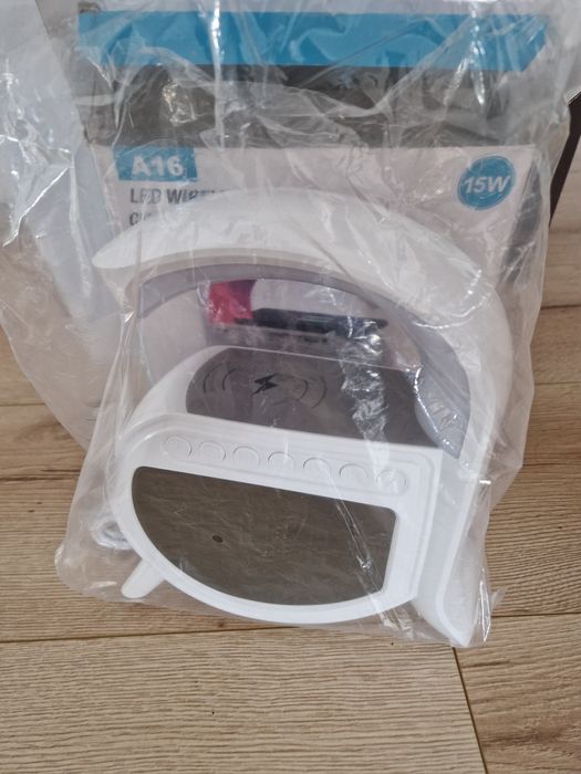 A16 boxa bluetooth cu incarcare wireless, lampa