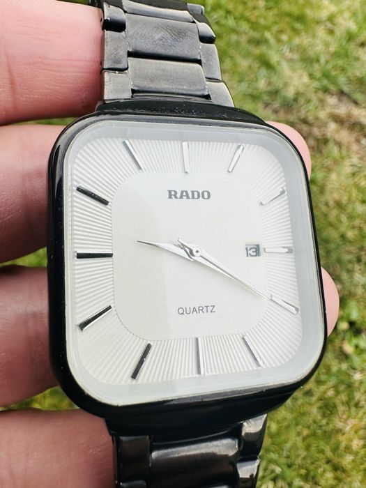 Ceas Rado True Square watch featuring a white dial