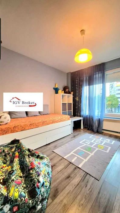 Тристаен апартамент в жк Стрелбище