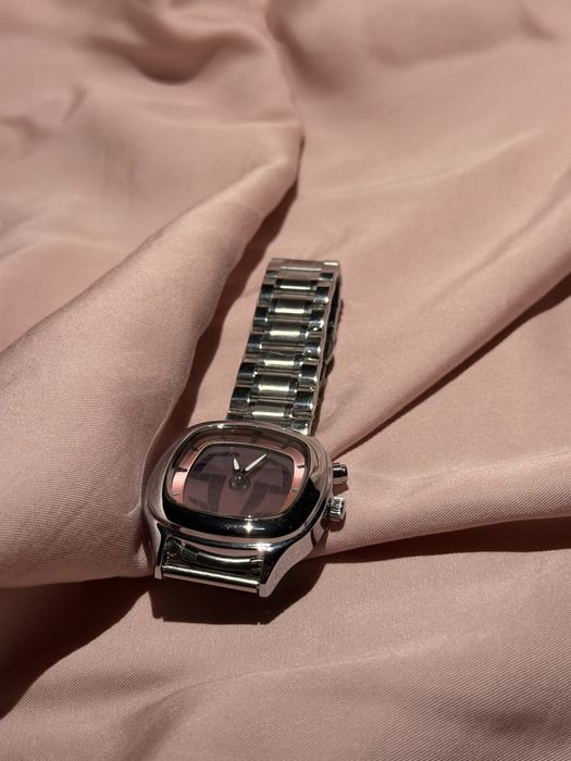 Часы с электронным циферблатом