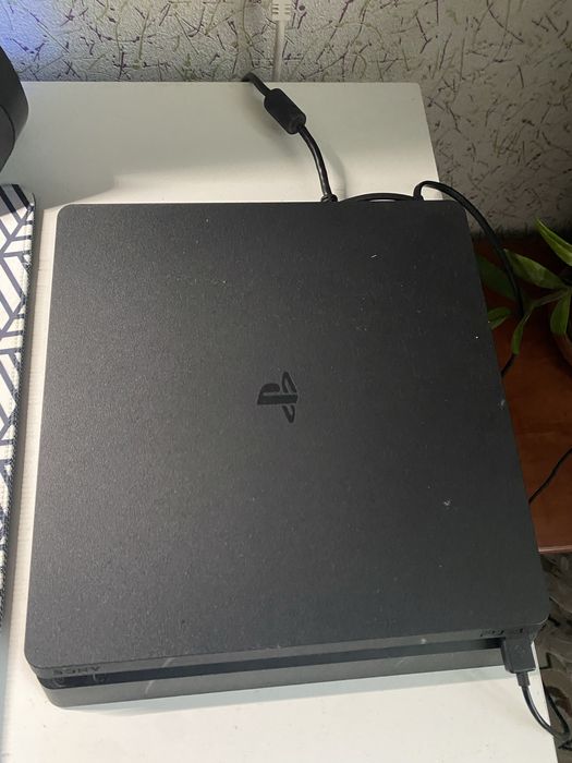 Ps 4 slim.