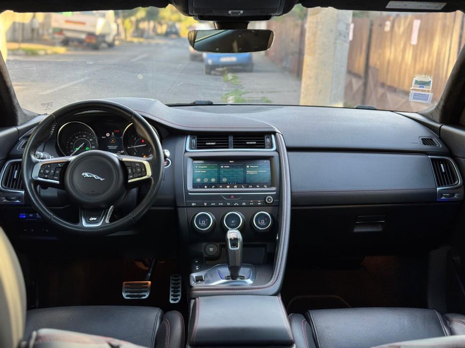 Jaguar E-Type 2019 R-Dynamic 2.0d 180cp 4x4•Pano•Meridian•Variante