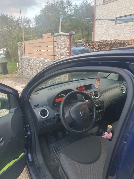 Vând Citroen C2 1,1 benzina.Anvelope all seasons.