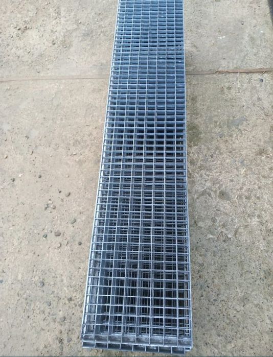 Vând trepte zincate metalice dacă va interesează sunaț la Nr de telefo