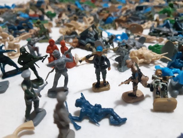 Colectie  540 figurine militari