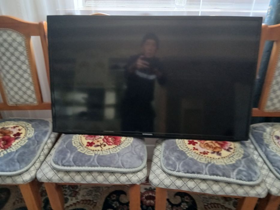 Два ЖК телевизора Samsung  107 и 112 диагональ