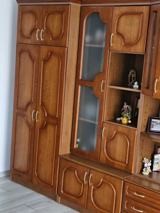 Mobilă de living din 5 corpuri aproape nouă