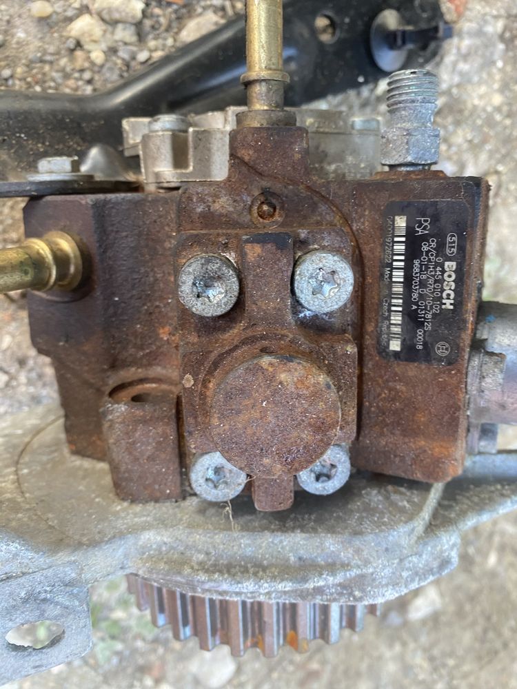 Дюзи и помпа 1.6 TDCi/HDi 109к.с Пежо,Форд,Мазда,Волво