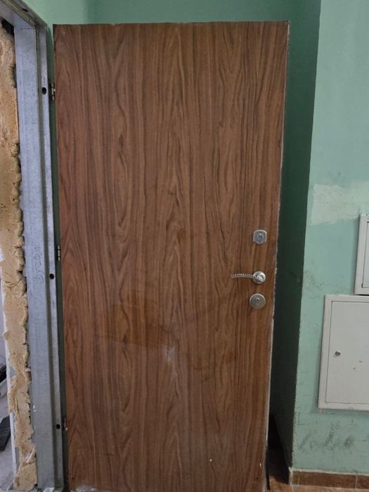 дверь входная.