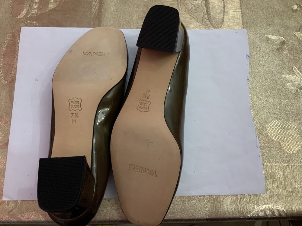 Vind pantofi dama ,firma Vaneli , made Italia , marimea 38 ,din piele
