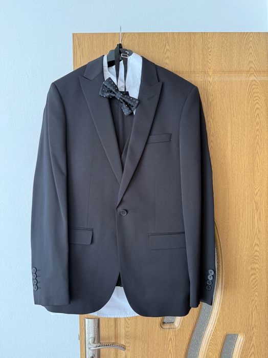 Мъжки елегантен костюм