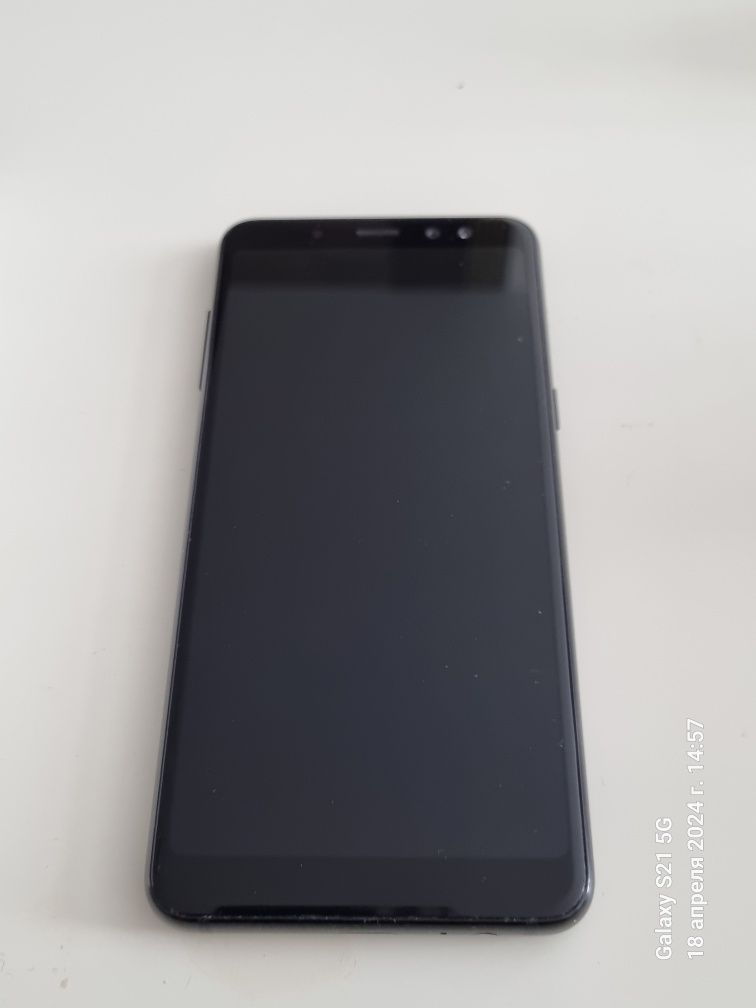 Продам б/у смартфон Samsung Galaxy A8 32 ГБ черный