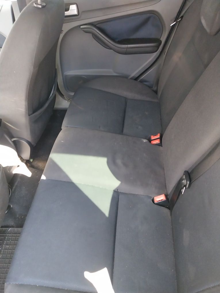 Vand ford focus 1.6 benzina 115cp