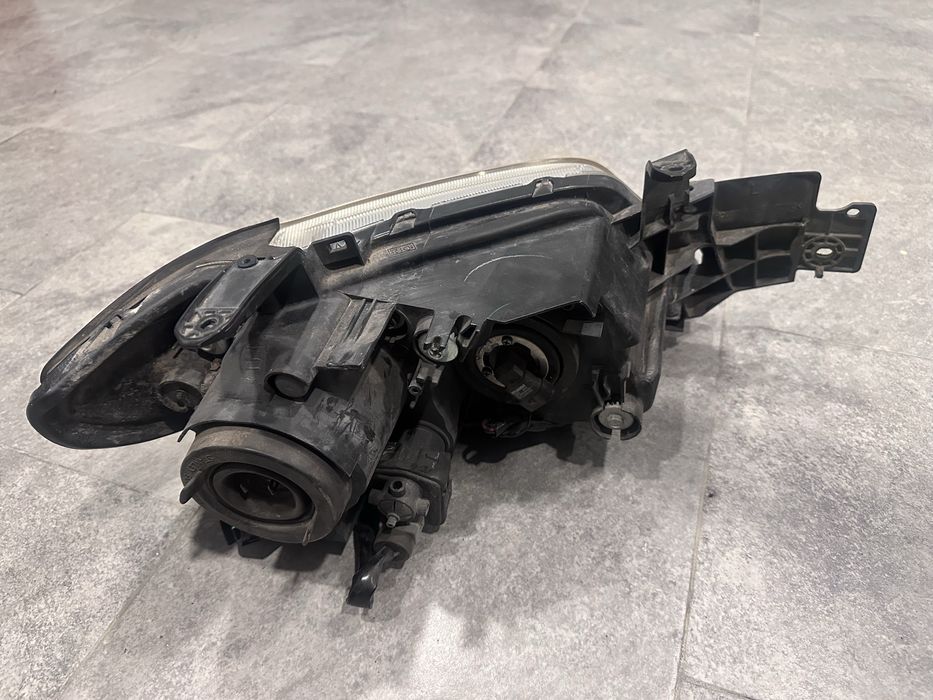 Ляв фар за Мицубиши Аутлендър 2006г.