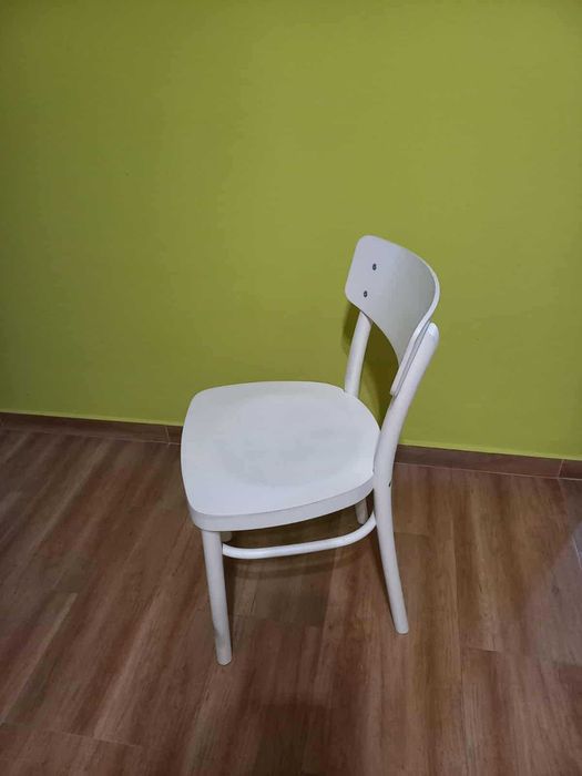 трапезна маса и столове