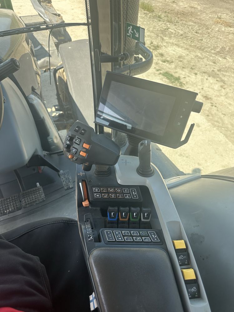 Tractor Valtra S274