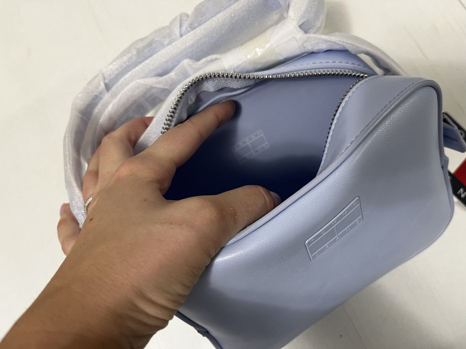 Tommy Jeans geantă crossbody albastru pastel – nouă cu etichete