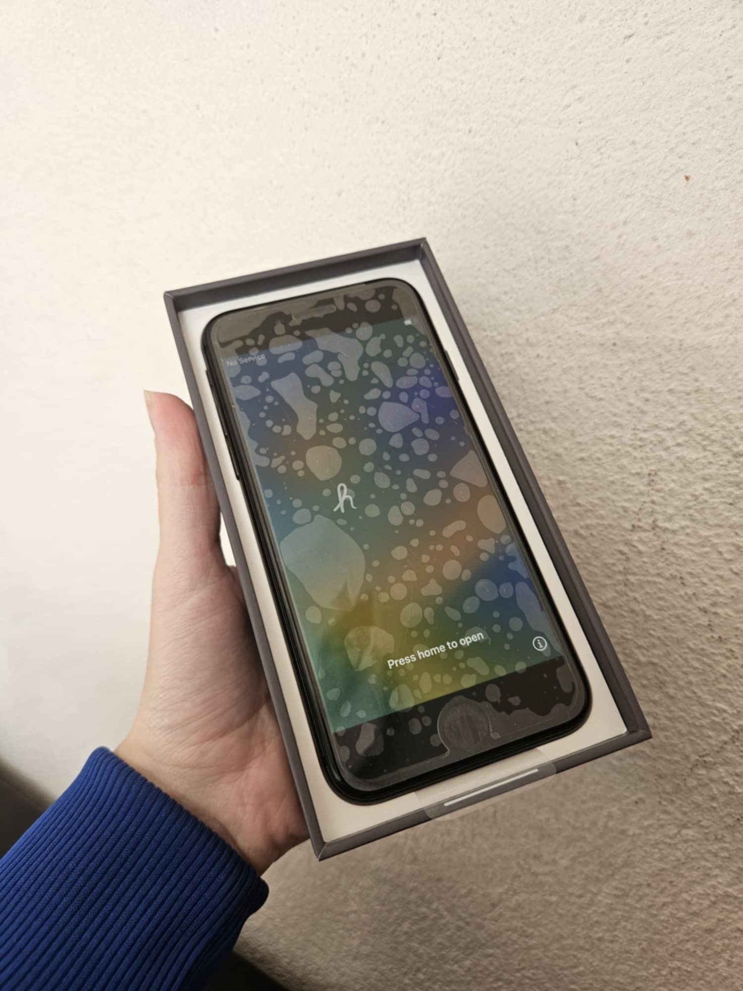 Iphone 8 64 GB + слушалки