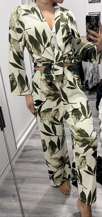 Дамски комплекти / различни цветове и модели