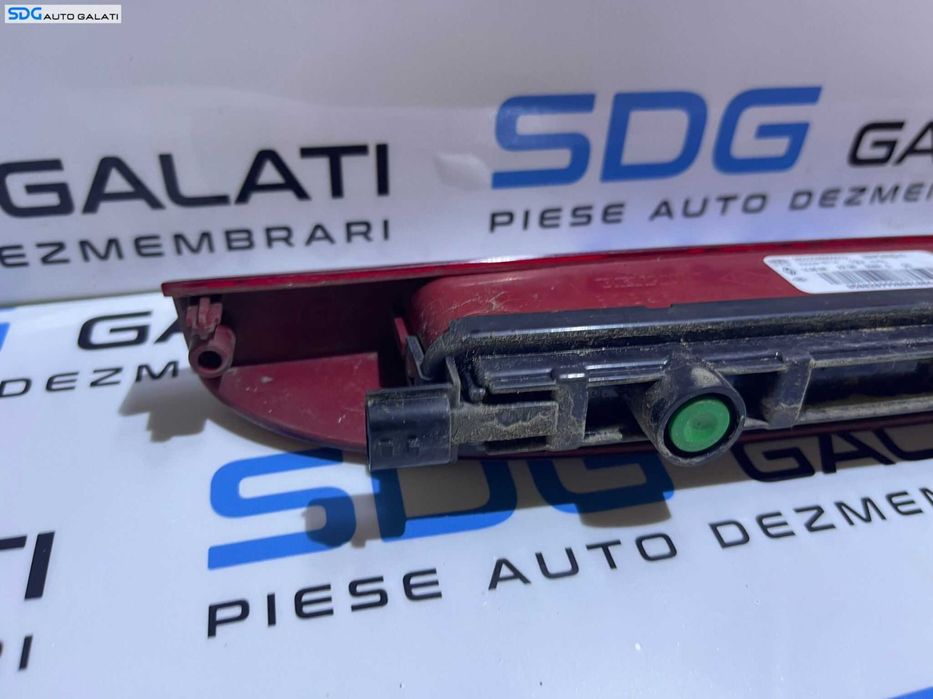 Lampa Tripla Stop Auxiliar Central Luneta Geam Sticla Hayon Haion Portbagaj Renault Clio 3 Break Grandtour 2005 - 2013 Cod 8200618714