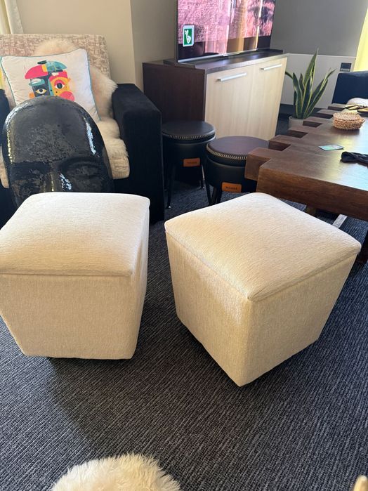 2 броя големи табуретки