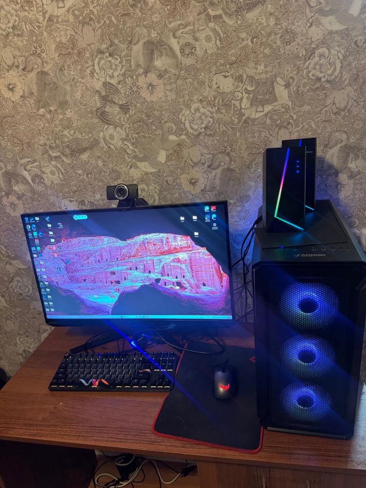 Продам Стационарник , тянет все игры на полную катушку !
