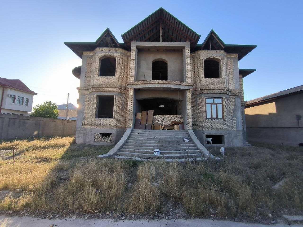 Hovli 22,5 sotix va 2 qavatlik uy sotiladi Amir Temur, Mevazor MFYda.