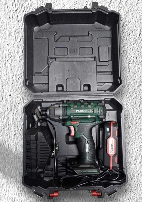 Bormasina/ Autofiletanta cu acumulator si incarcator PARKSIDE