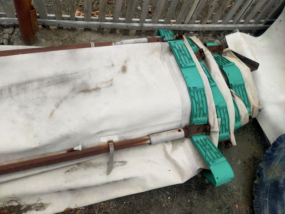 Продам шторку от прицепа.