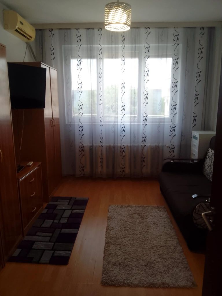 Închiriez garsonieră