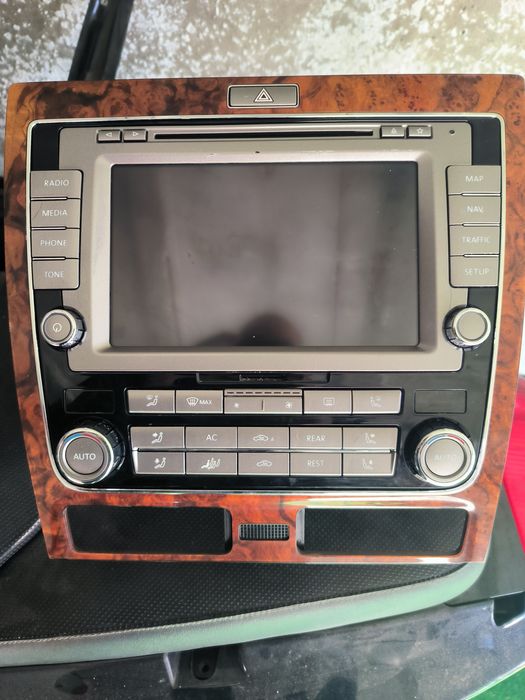 RNS 810 лайсна за навигацияи+тъч скрйн за Volkswagen phaeton