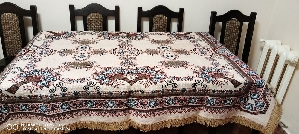 Vand perdea noua și 2 seturi de cuverturi  pt pat și 2 set pt fotolii