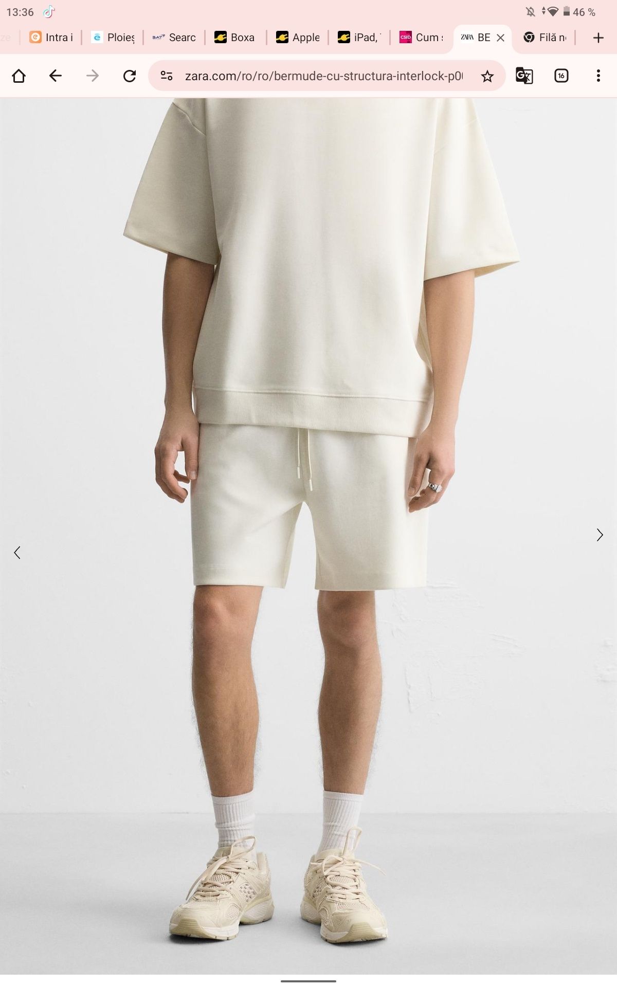 Pantaloni bermude