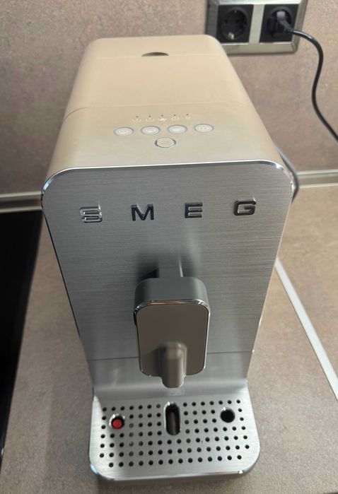 Кафе-машина SMEG
