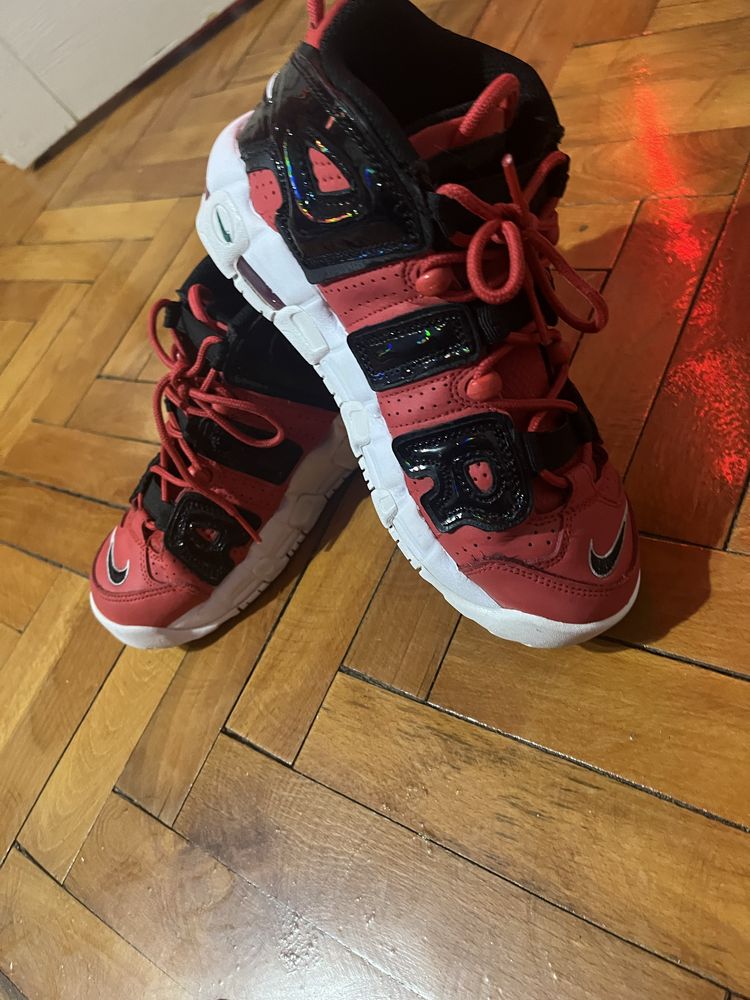 adidasi nike uptempo