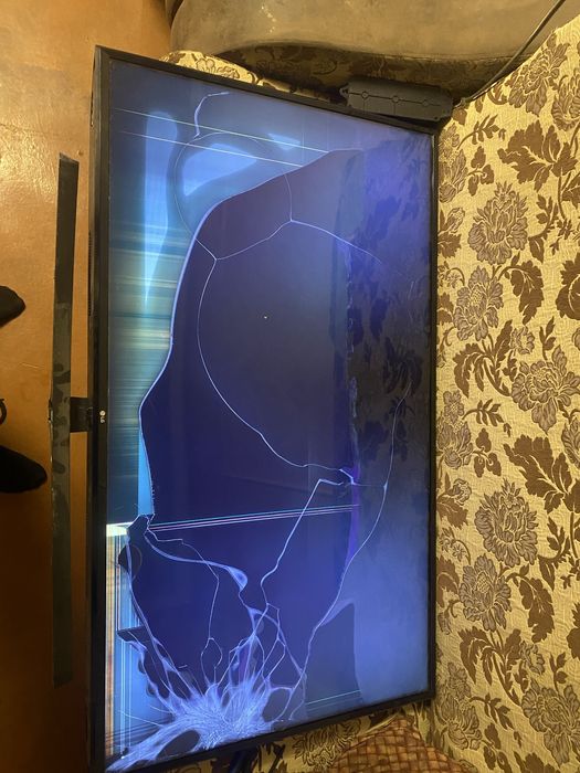 Продам телевизор на запчасти разбитый экрак