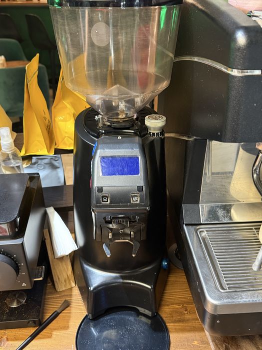 Продам Кофемолку Eureka Zenith Neo 65