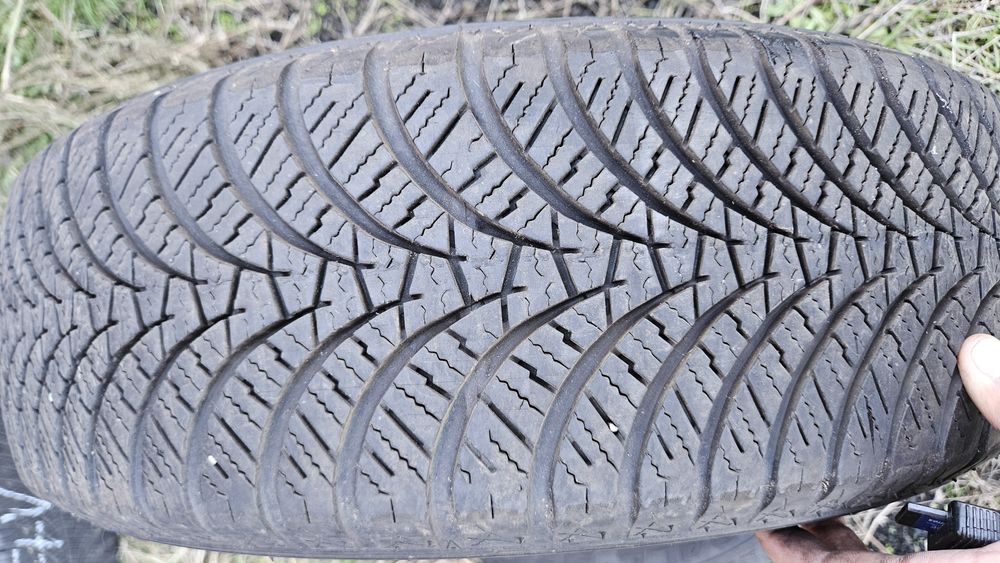 2бр гуми 195 65 15 дот 23 фалкен