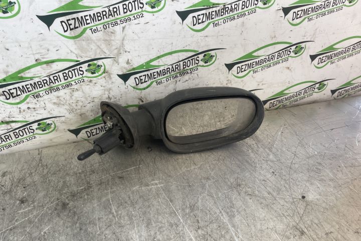 Oglinda dreapta manuala E20103017 / E2 0103017 Dacia Logan prima gene