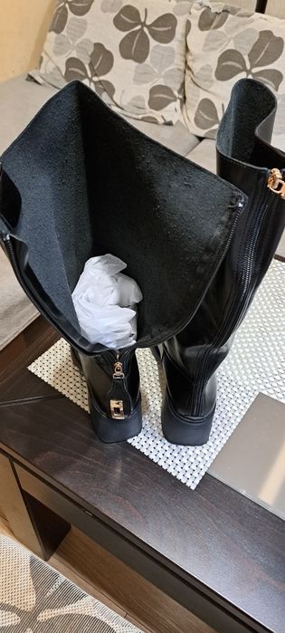 Нови дамски ботуши, кожени с цип страхотен модел