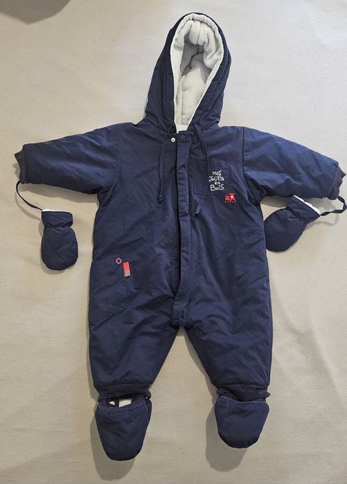 Combinezon gros cu botosi si manusi 3/6 luni