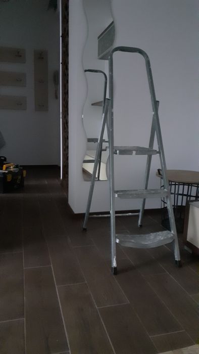 Scara metal o treapta putin indoita1,20 inaltime