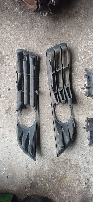 Grila stanga din bara fata Vw Passat B6