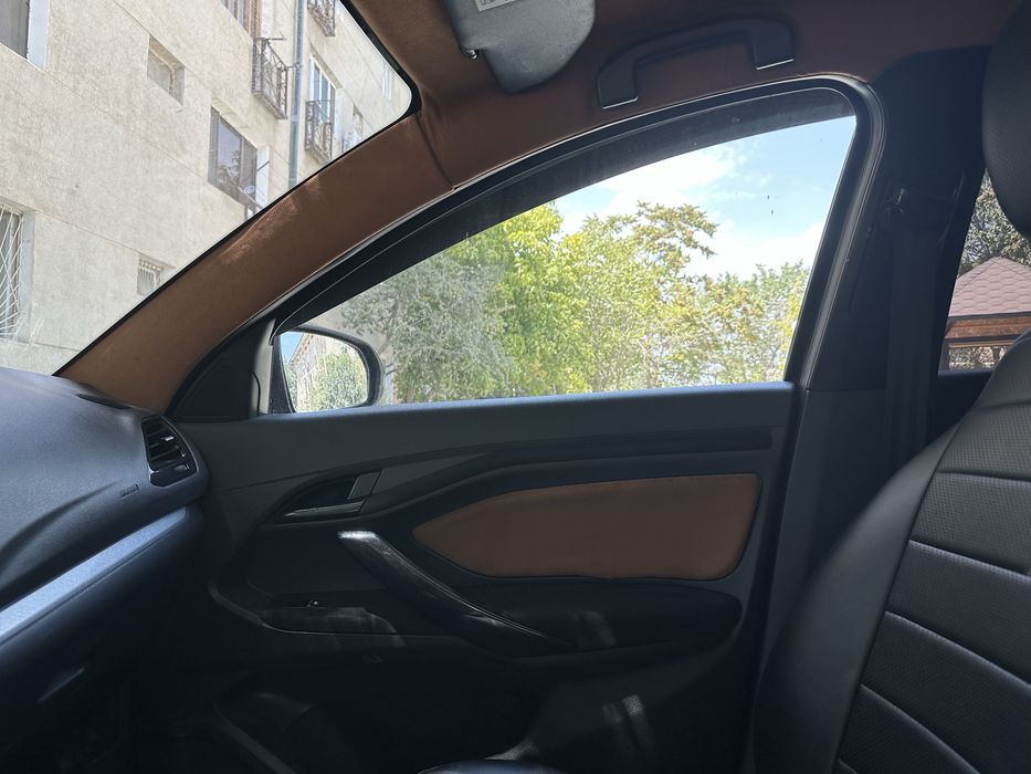 Lada vesta 2017 god gaz-benzin 1,6 motor 95000 km xoroshom sostoyaniye